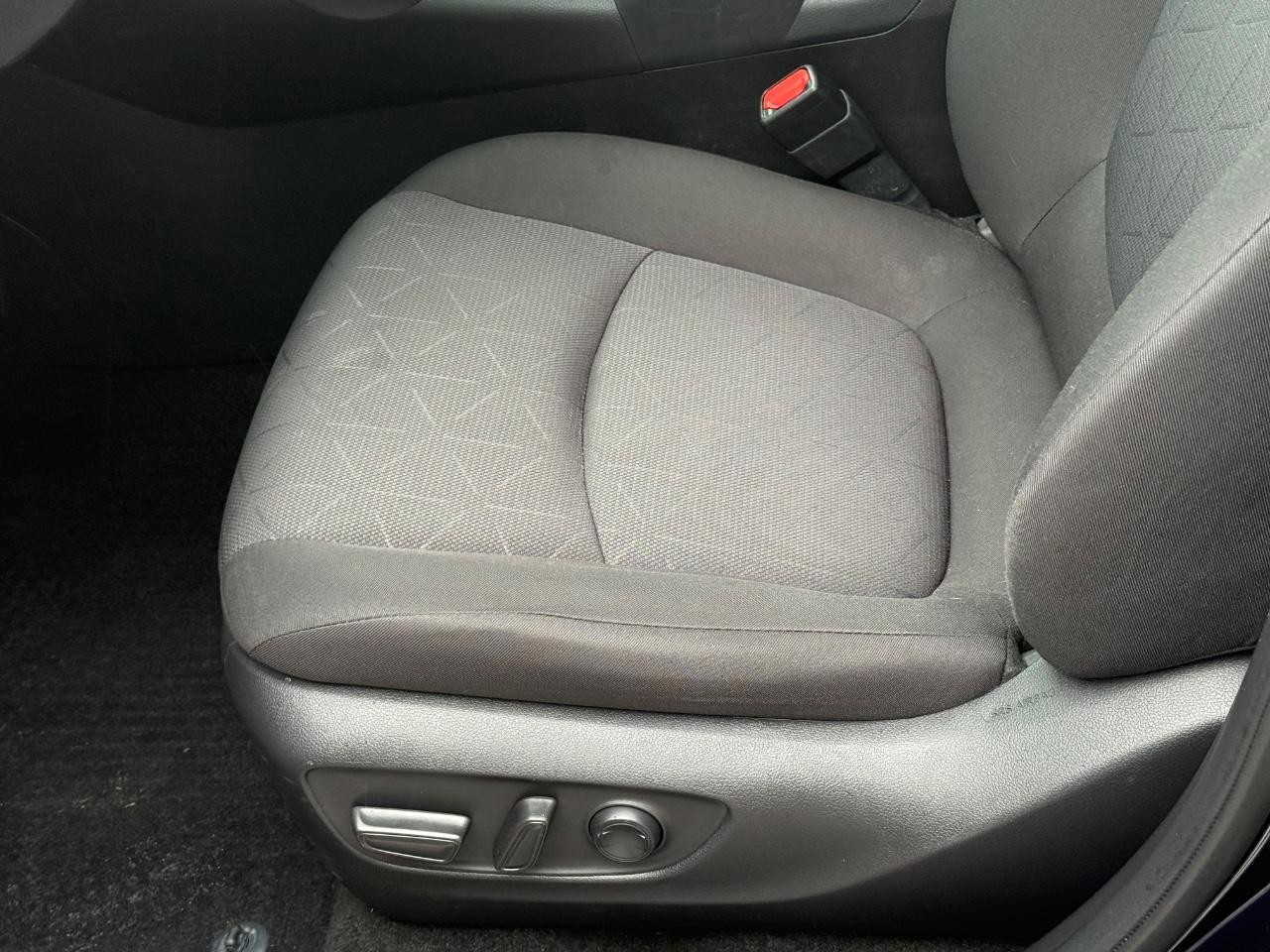 Toyota RAV4 Vehicle Image 23