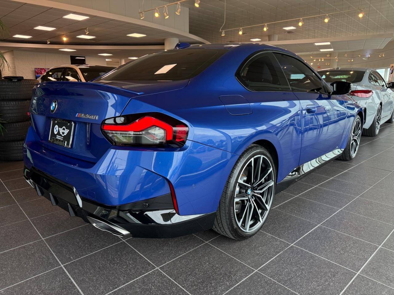BMW 2 Series Vehicle Image 02
