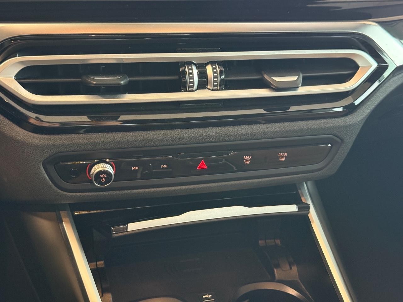 BMW 2 Series Vehicle Image 15