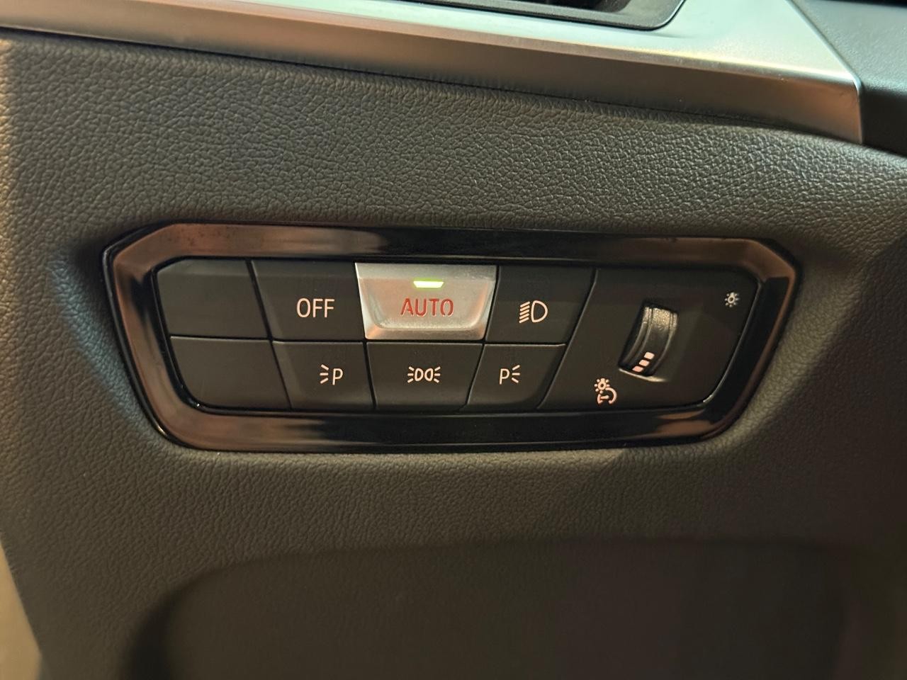 BMW 2 Series Vehicle Image 21
