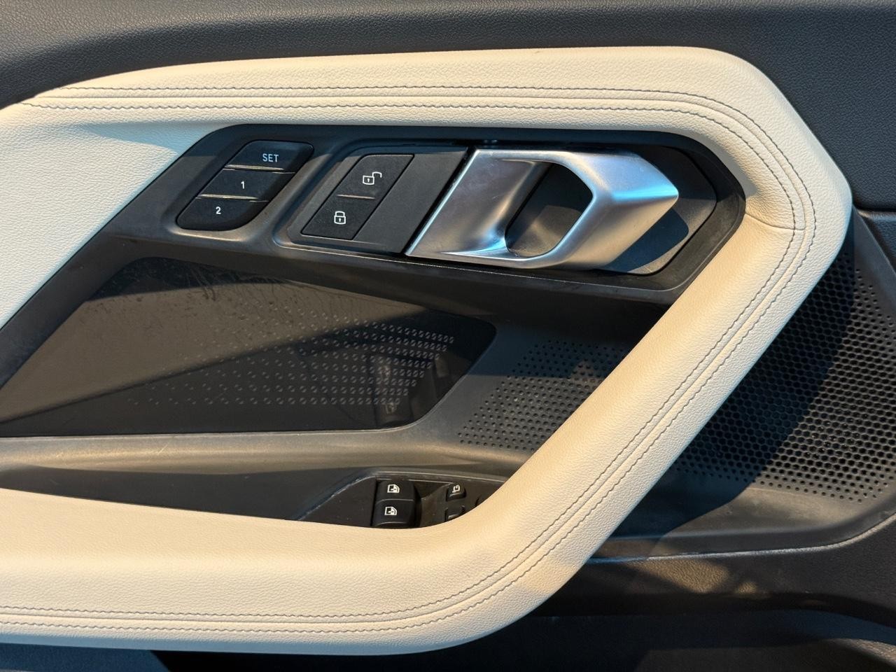 BMW 2 Series Vehicle Image 22