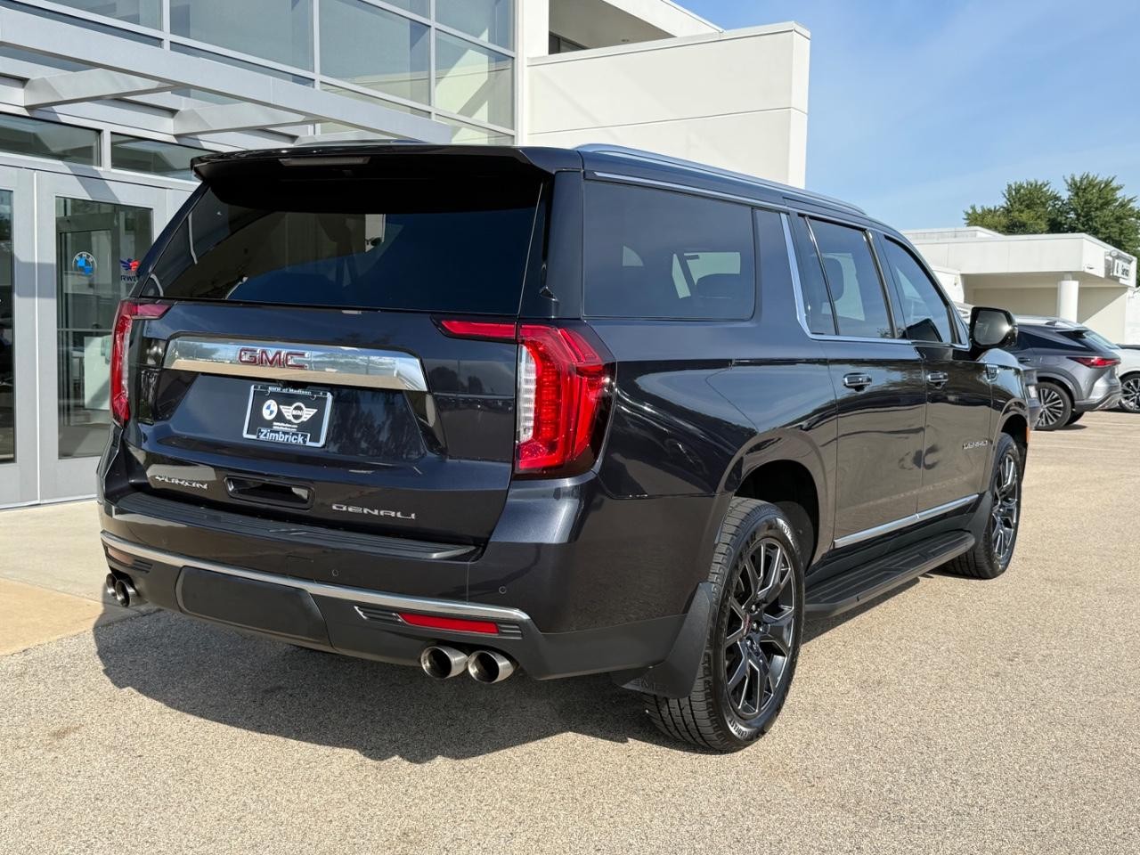 GMC Yukon XL Vehicle Image 03