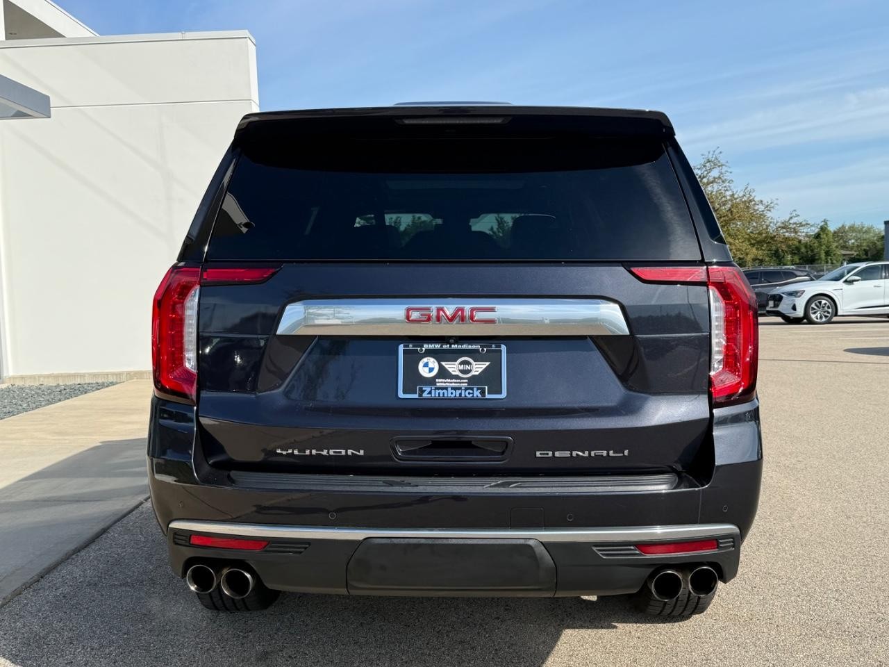 GMC Yukon XL Vehicle Image 04