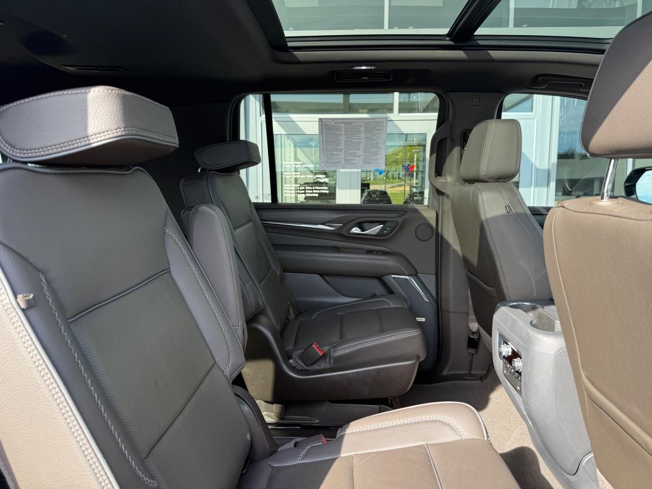 GMC Yukon XL Vehicle Image 10