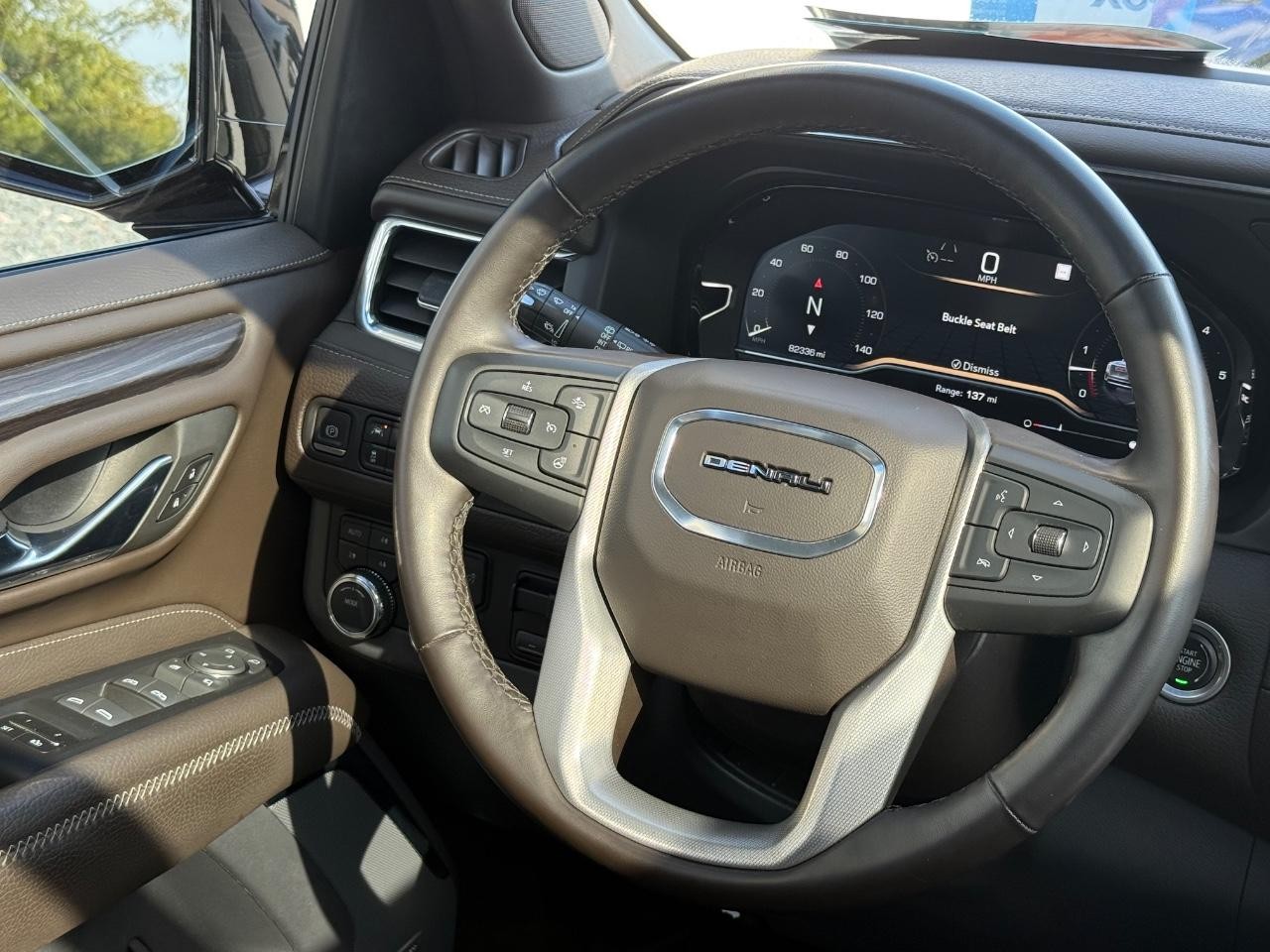 GMC Yukon XL Vehicle Image 14