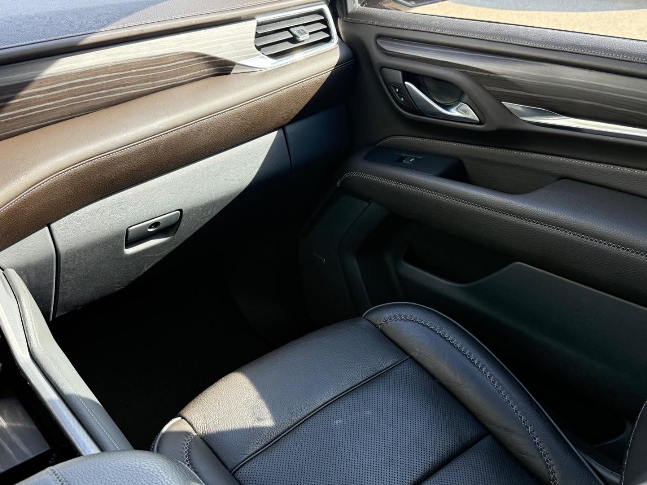 GMC Yukon XL Vehicle Image 15