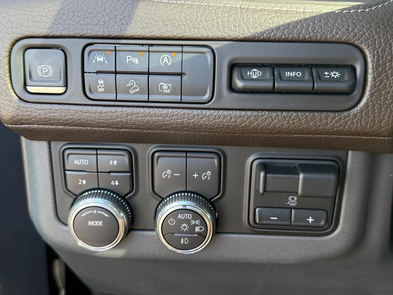 GMC Yukon XL Vehicle Image 16