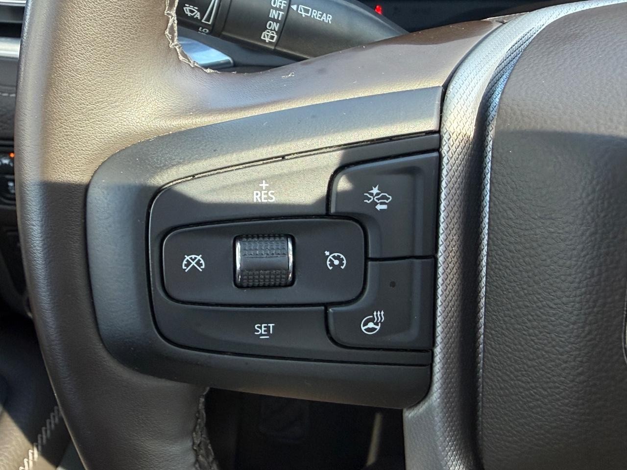 GMC Yukon XL Vehicle Image 17