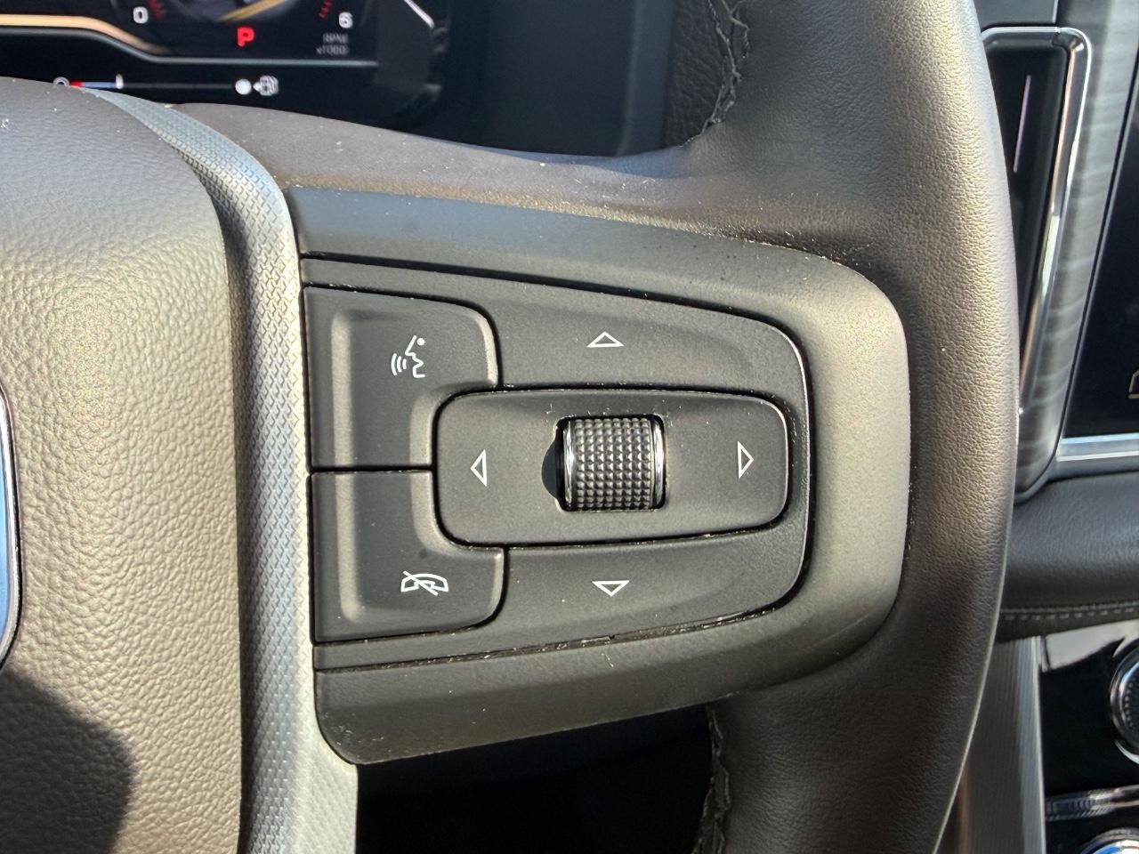 GMC Yukon XL Vehicle Image 18