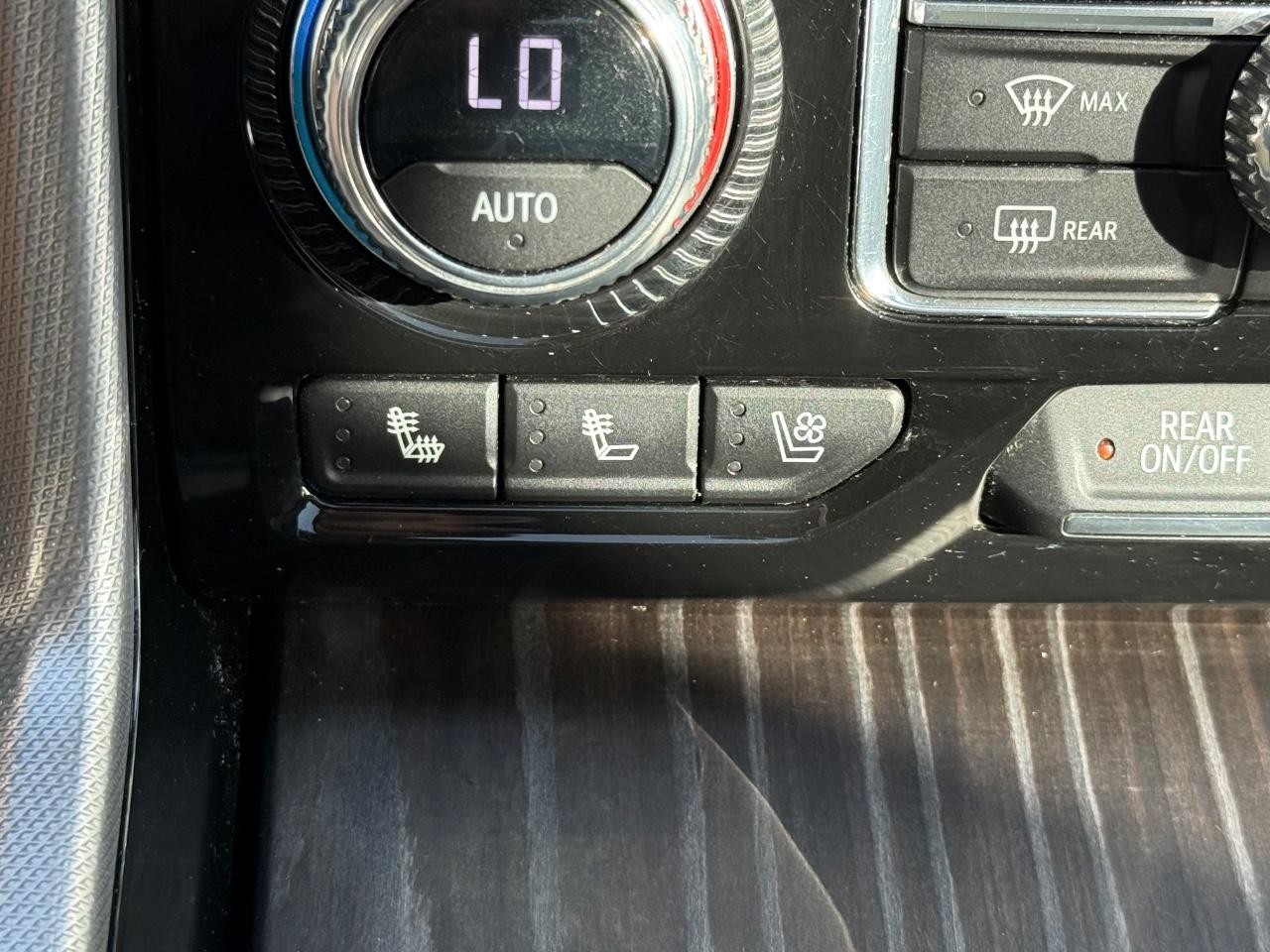 GMC Yukon XL Vehicle Image 21