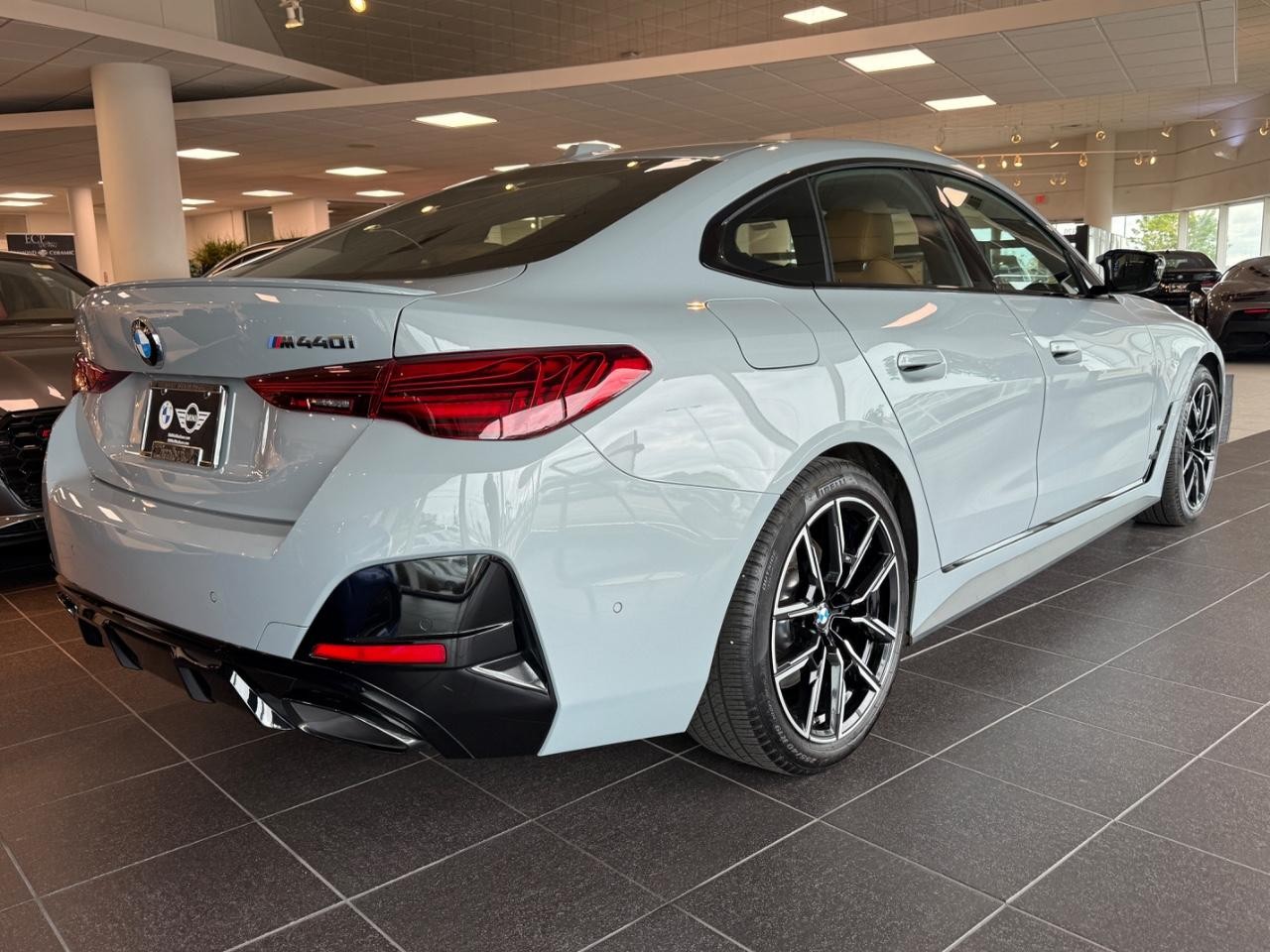 BMW 4 Series Vehicle Image 02