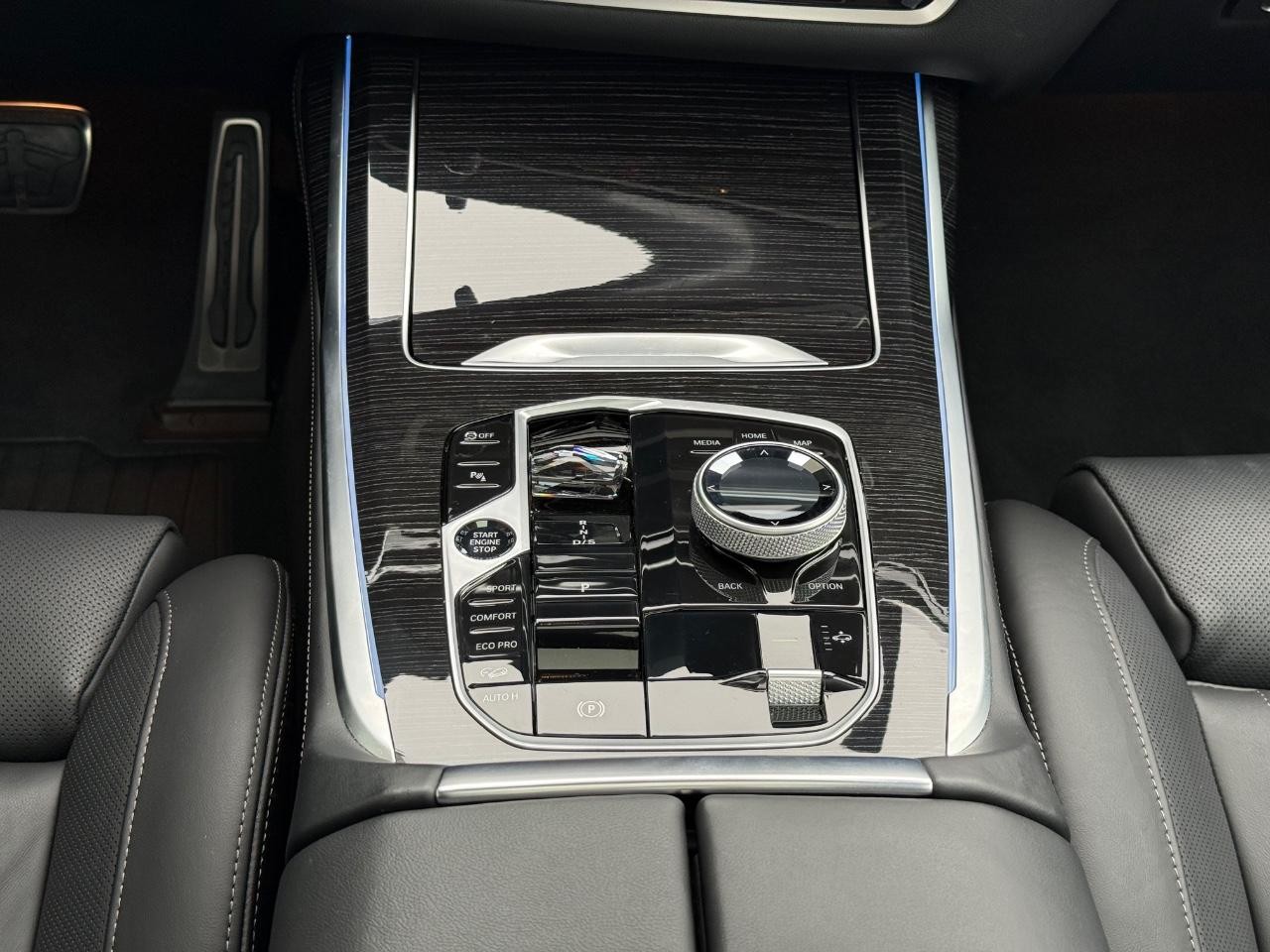 BMW X7 Vehicle Image 13