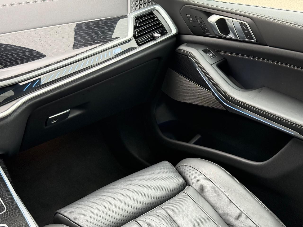 BMW X7 Vehicle Image 15