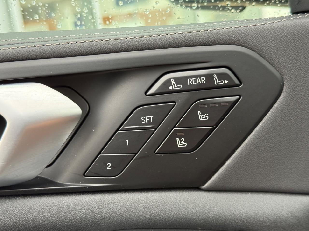 BMW X7 Vehicle Image 16