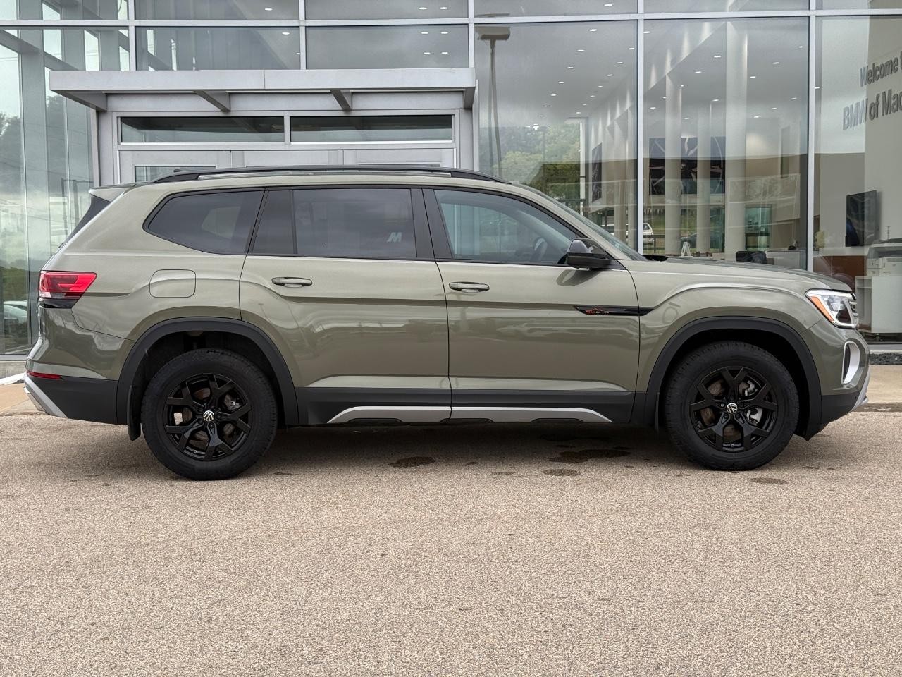 Volkswagen Atlas Vehicle Image 02