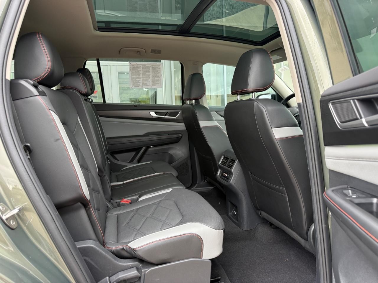 Volkswagen Atlas Vehicle Image 11