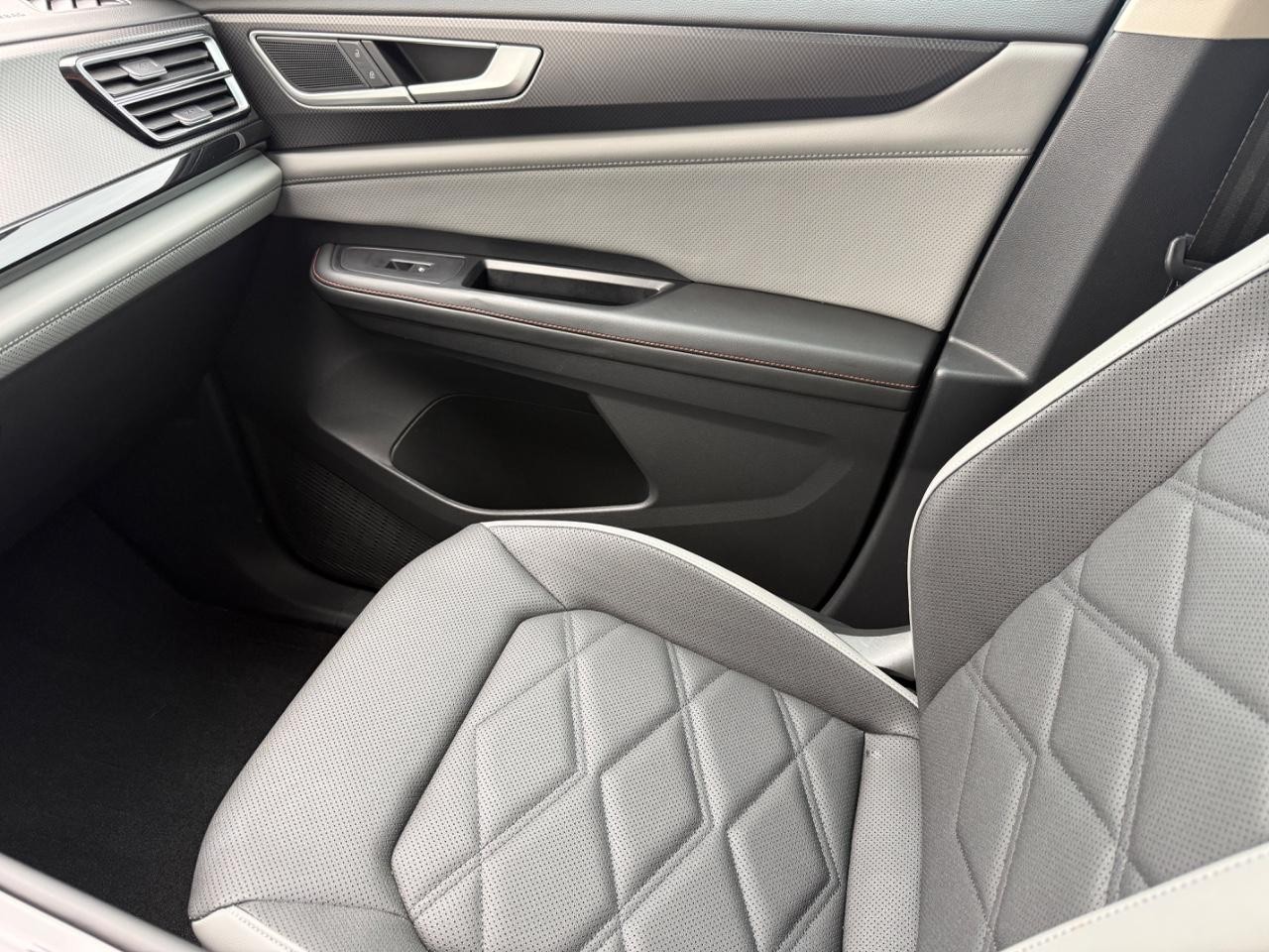Volkswagen Atlas Vehicle Image 23