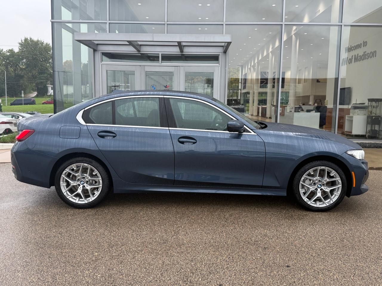 BMW 3 Series Vehicle Image 02