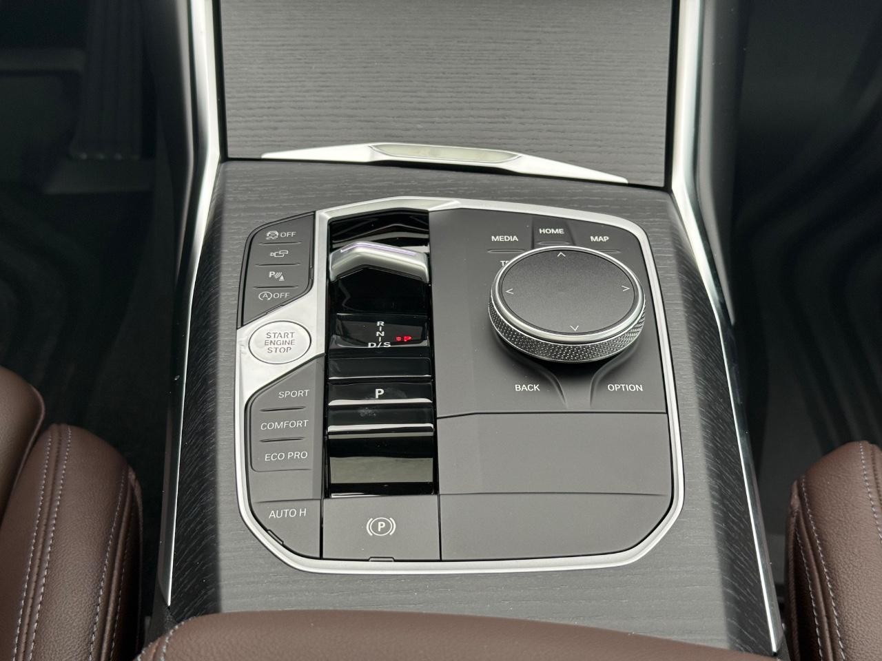 BMW 3 Series Vehicle Image 08