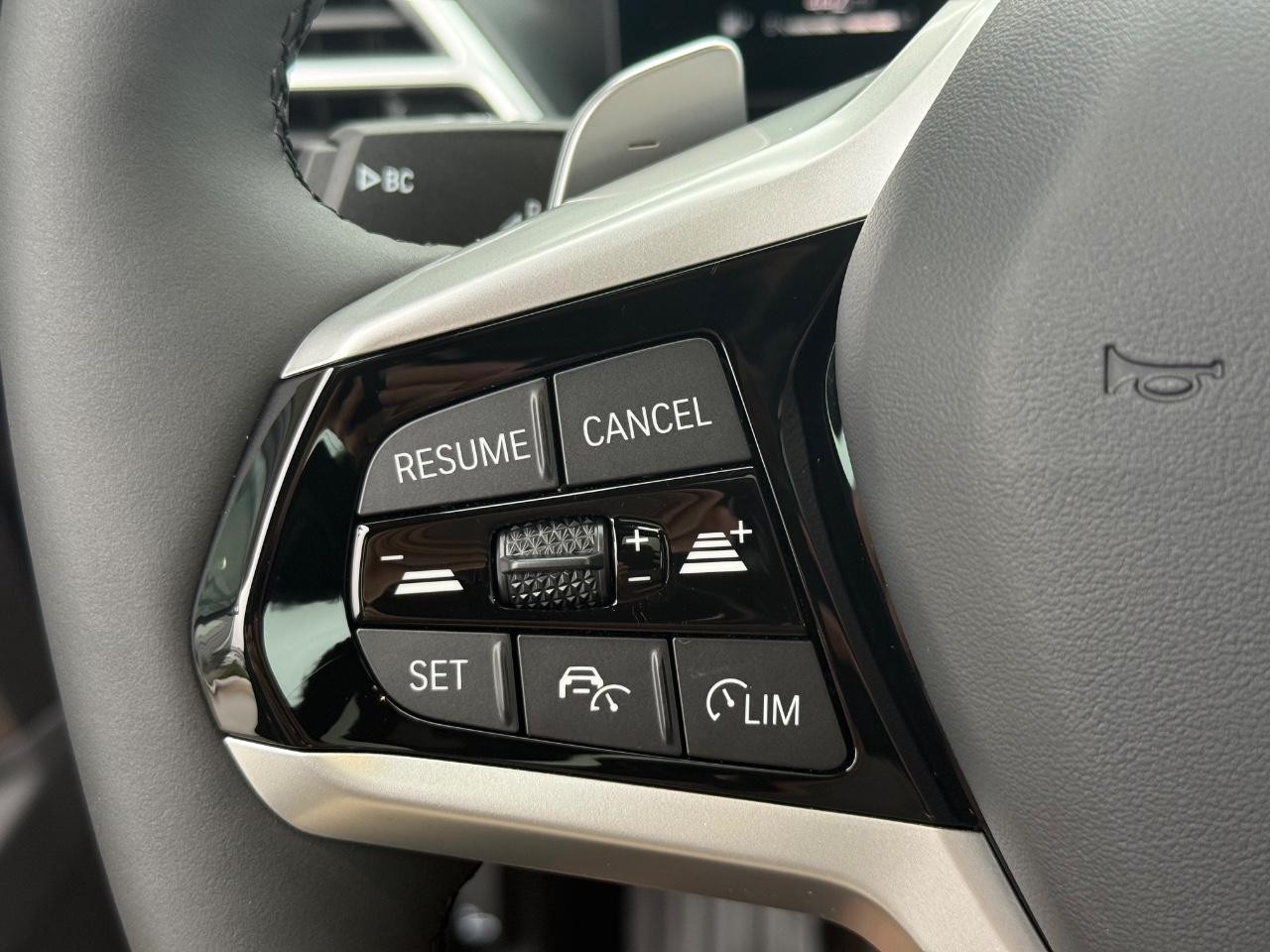 BMW 3 Series Vehicle Image 12