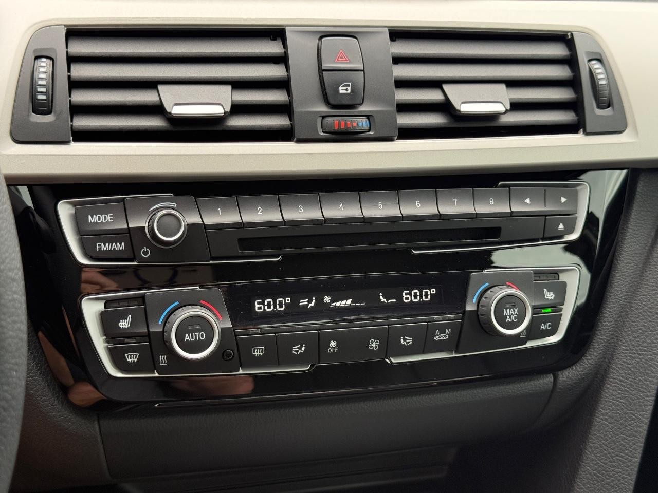 BMW 3 Series Vehicle Full-screen Gallery Image 17
