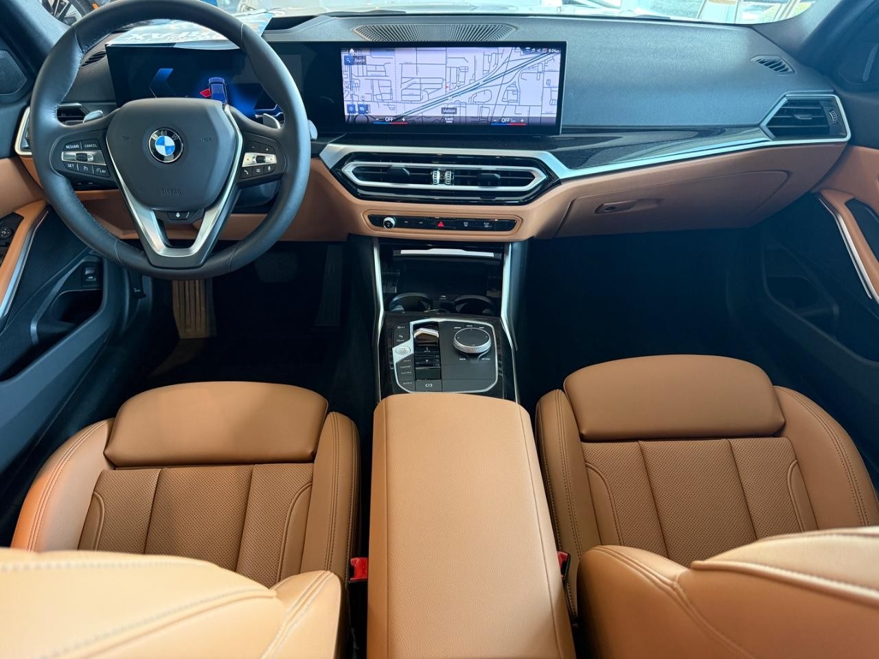 BMW 3 Series Vehicle Full-screen Gallery Image 09