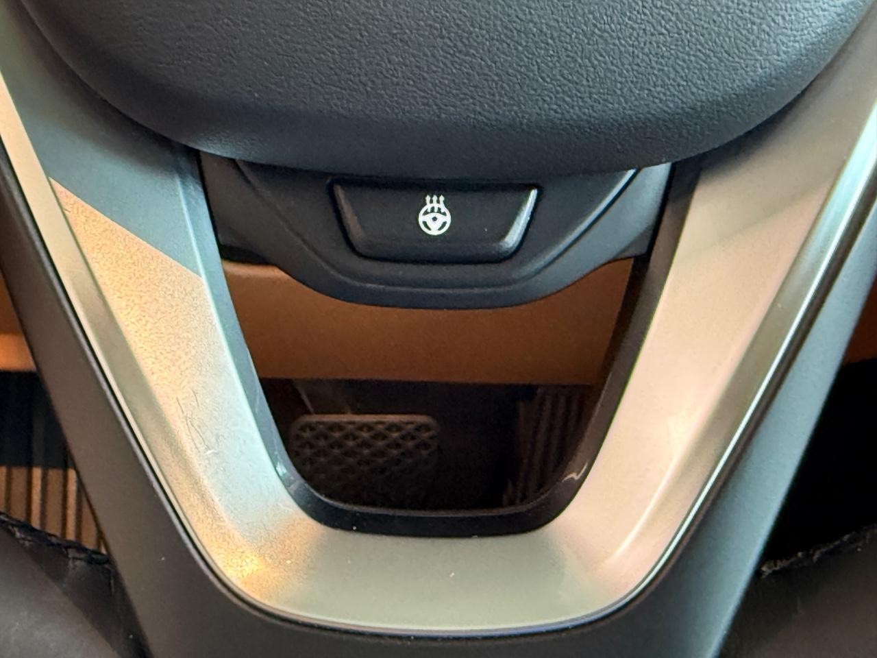 BMW 3 Series Vehicle Full-screen Gallery Image 12