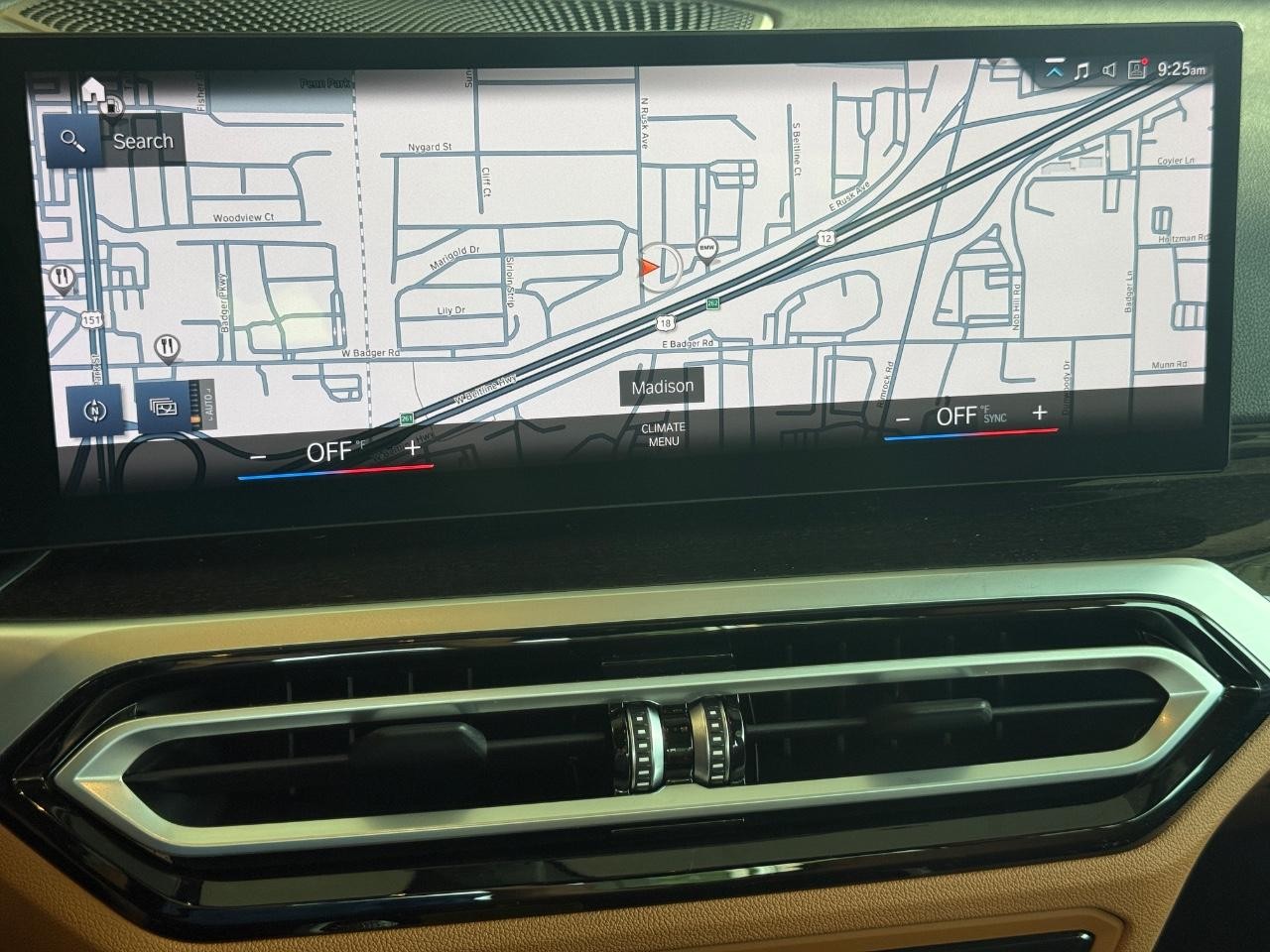 BMW 3 Series Vehicle Full-screen Gallery Image 14