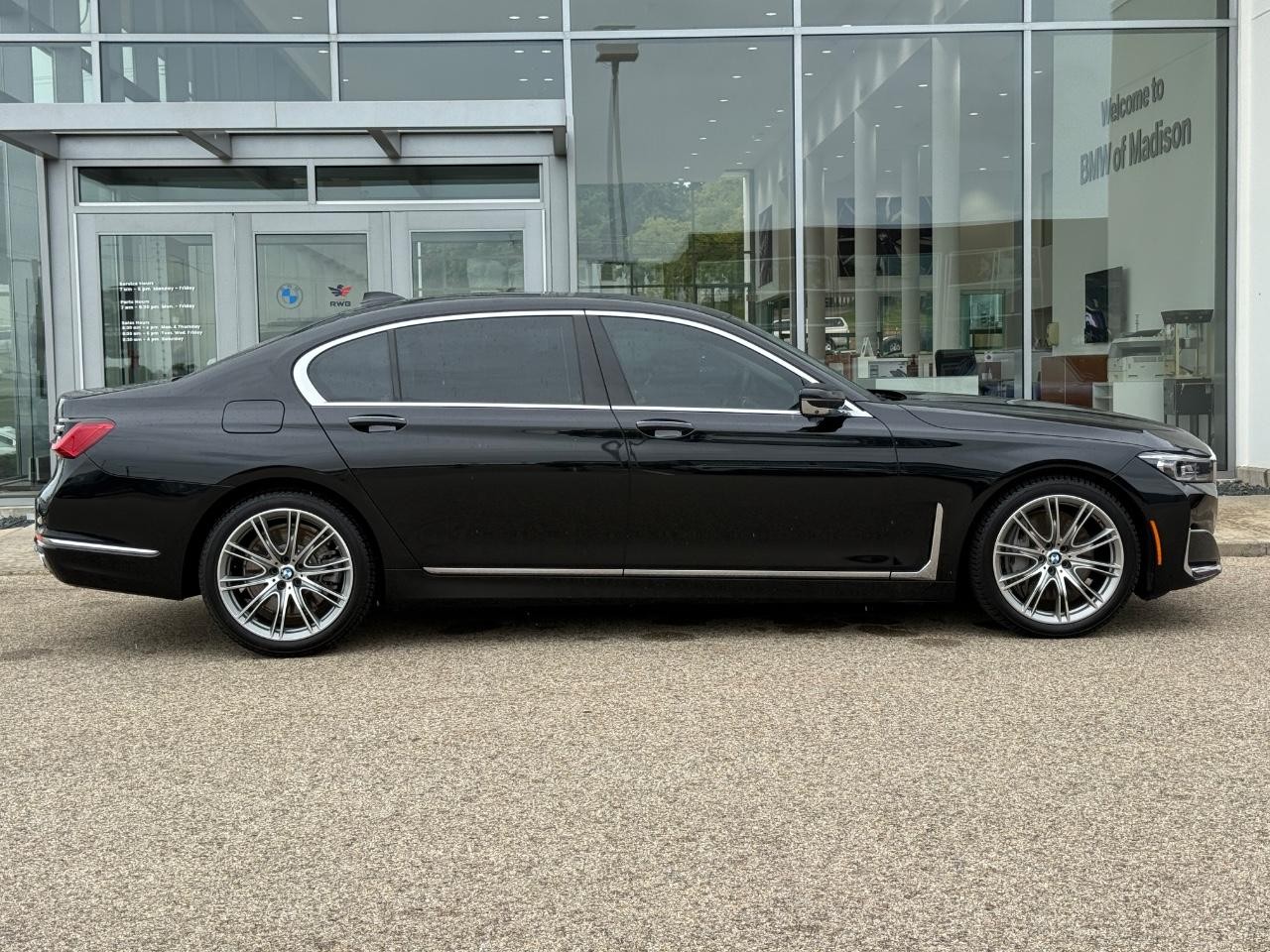 BMW 7 Series Vehicle Image 02