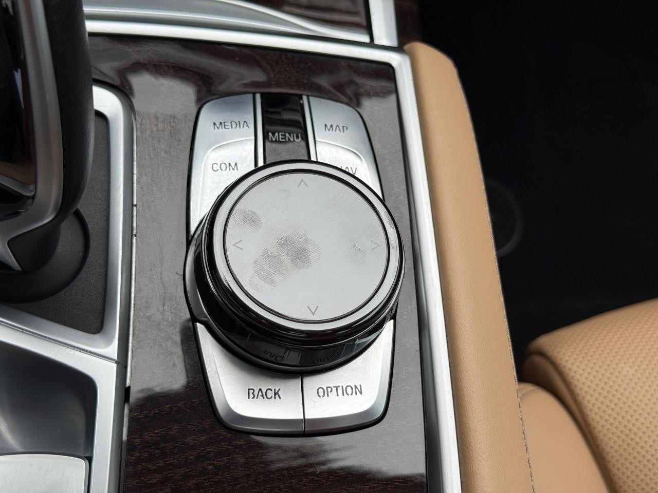 BMW 7 Series Vehicle Image 21