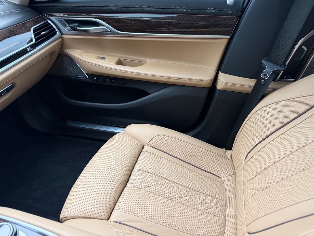 BMW 7 Series Vehicle Image 22