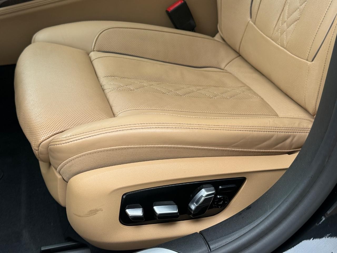 BMW 7 Series Vehicle Image 28