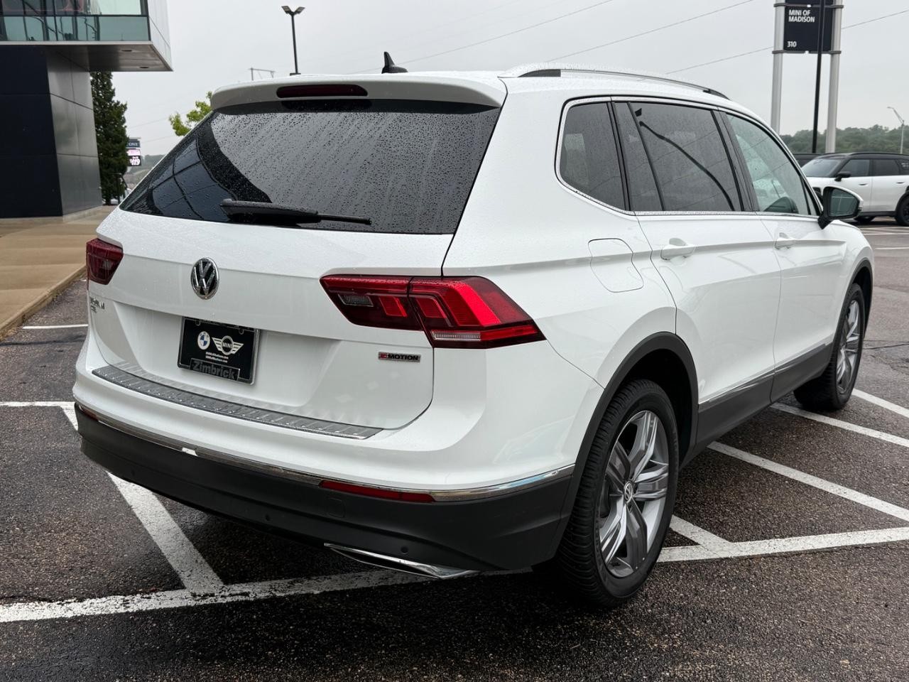 Volkswagen Tiguan Vehicle Image 03