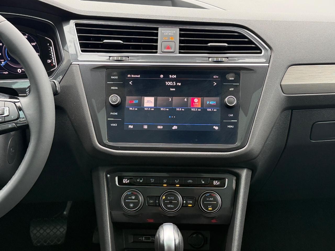 Volkswagen Tiguan Vehicle Image 12