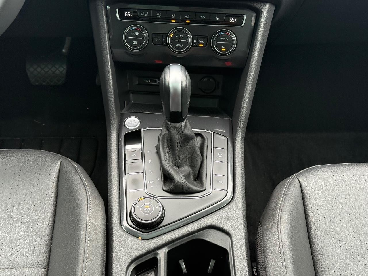 Volkswagen Tiguan Vehicle Image 13