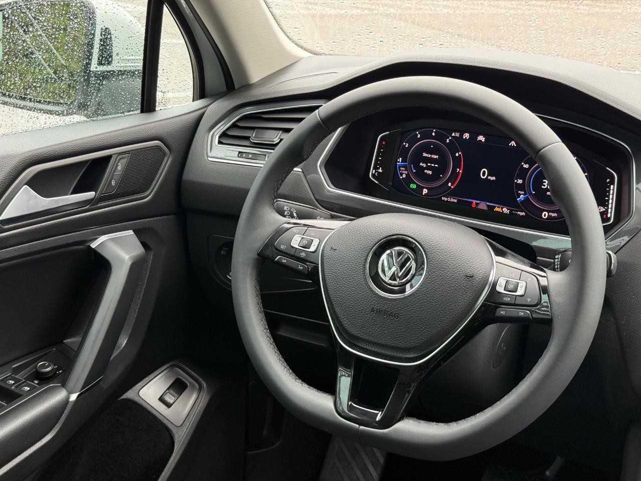 Volkswagen Tiguan Vehicle Image 14