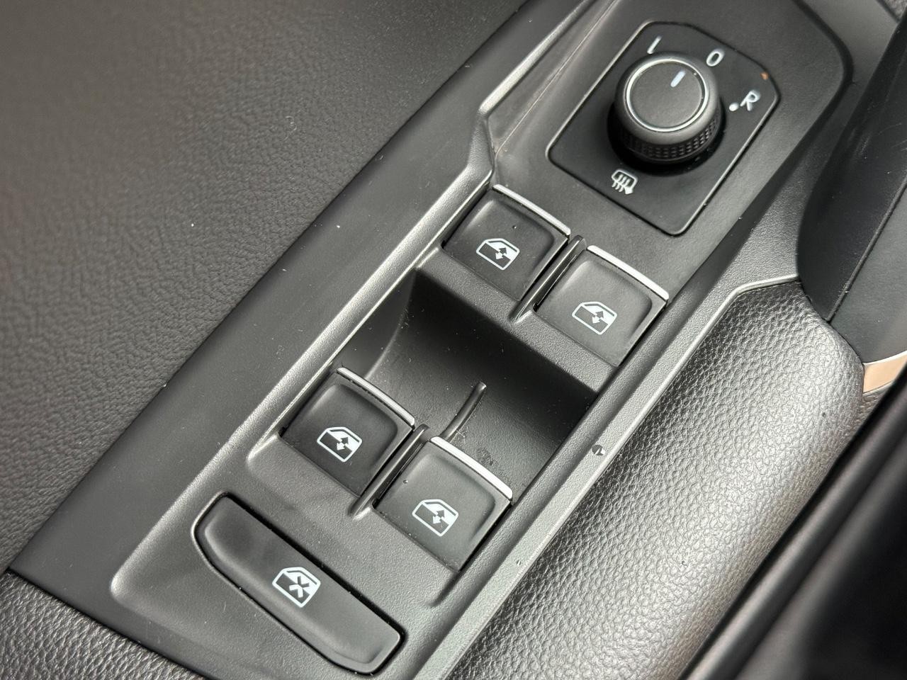 Volkswagen Tiguan Vehicle Image 21