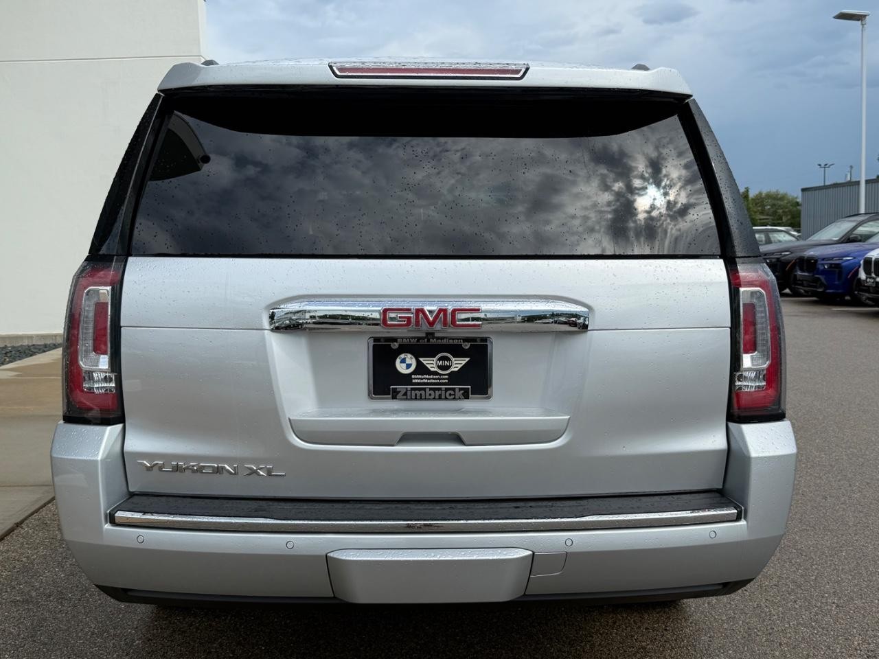 GMC Yukon XL Vehicle Image 04