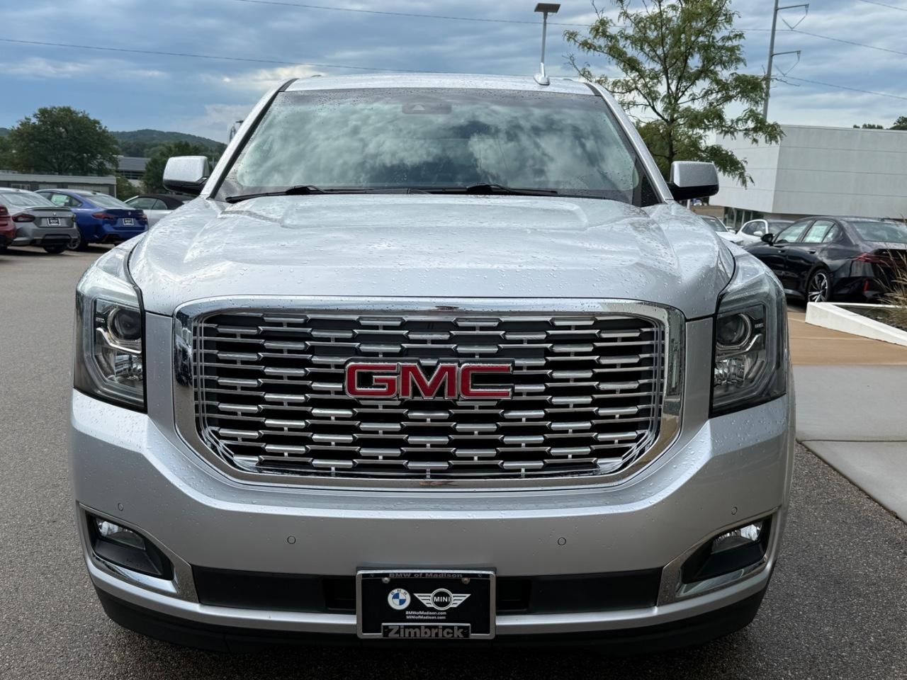 GMC Yukon XL Vehicle Image 09