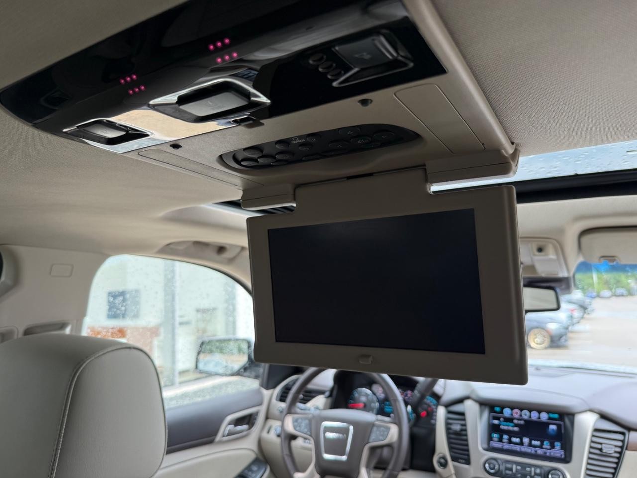 GMC Yukon XL Vehicle Image 11
