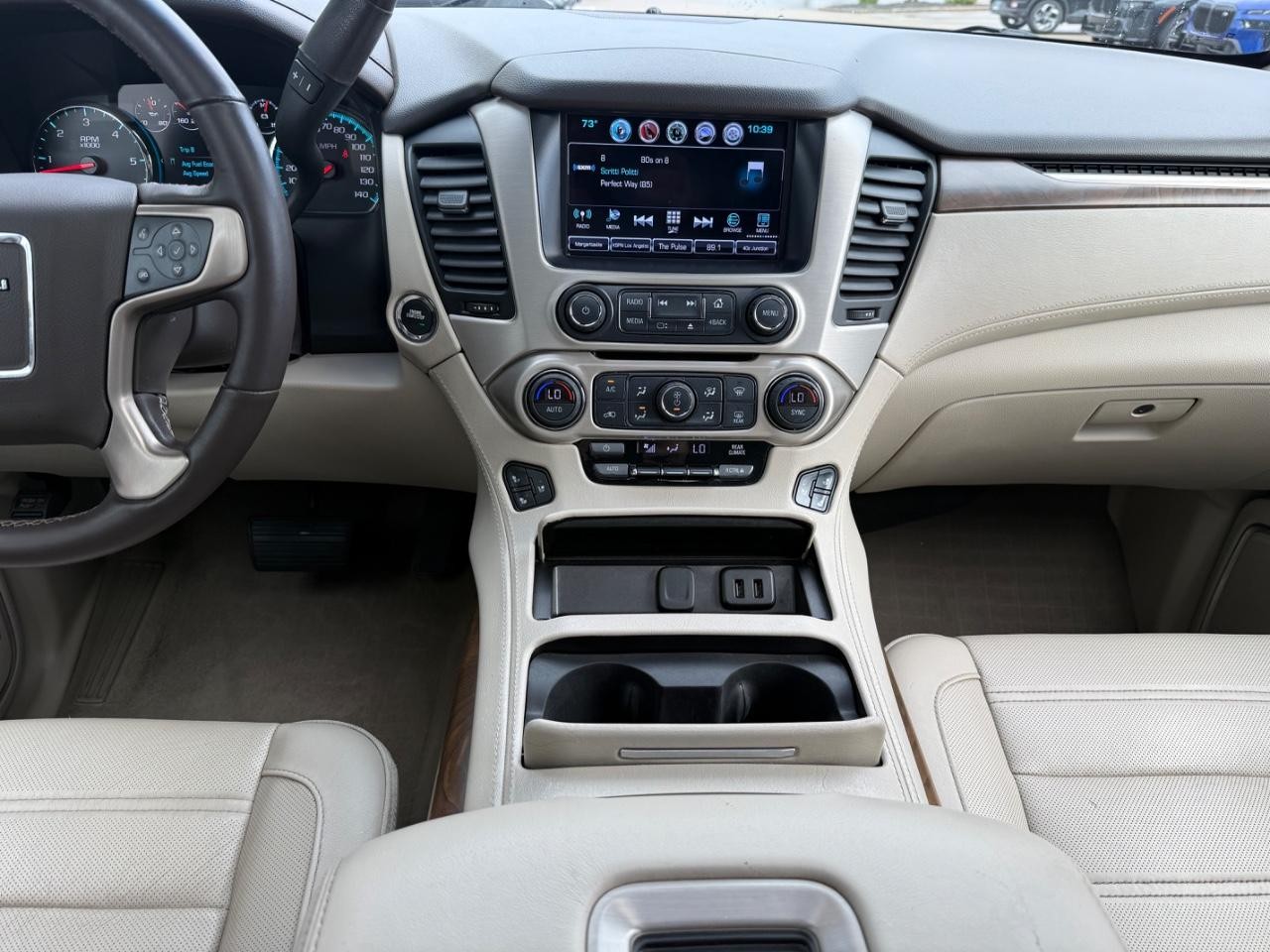 GMC Yukon XL Vehicle Image 12