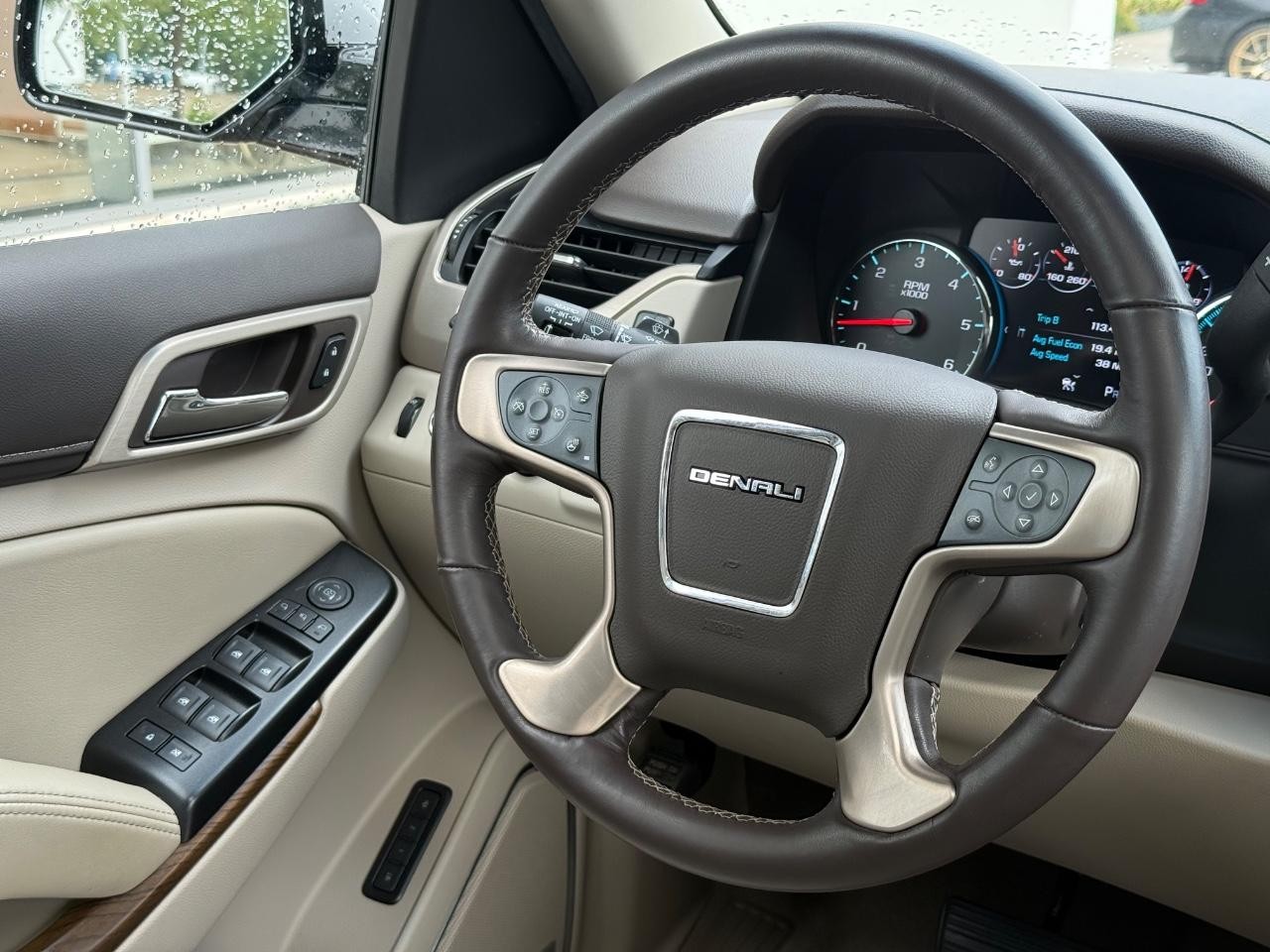 GMC Yukon XL Vehicle Image 14