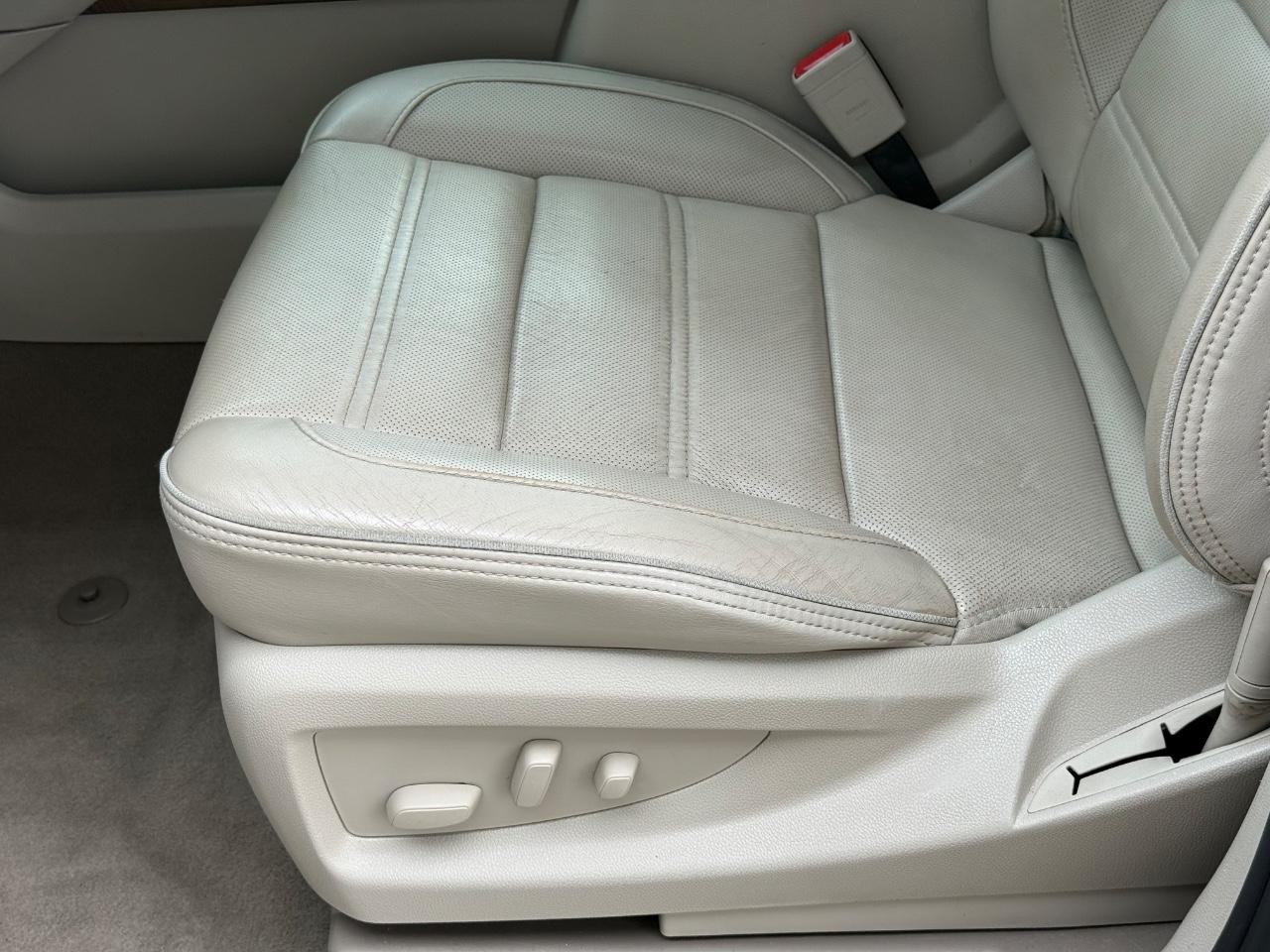 GMC Yukon XL Vehicle Image 23