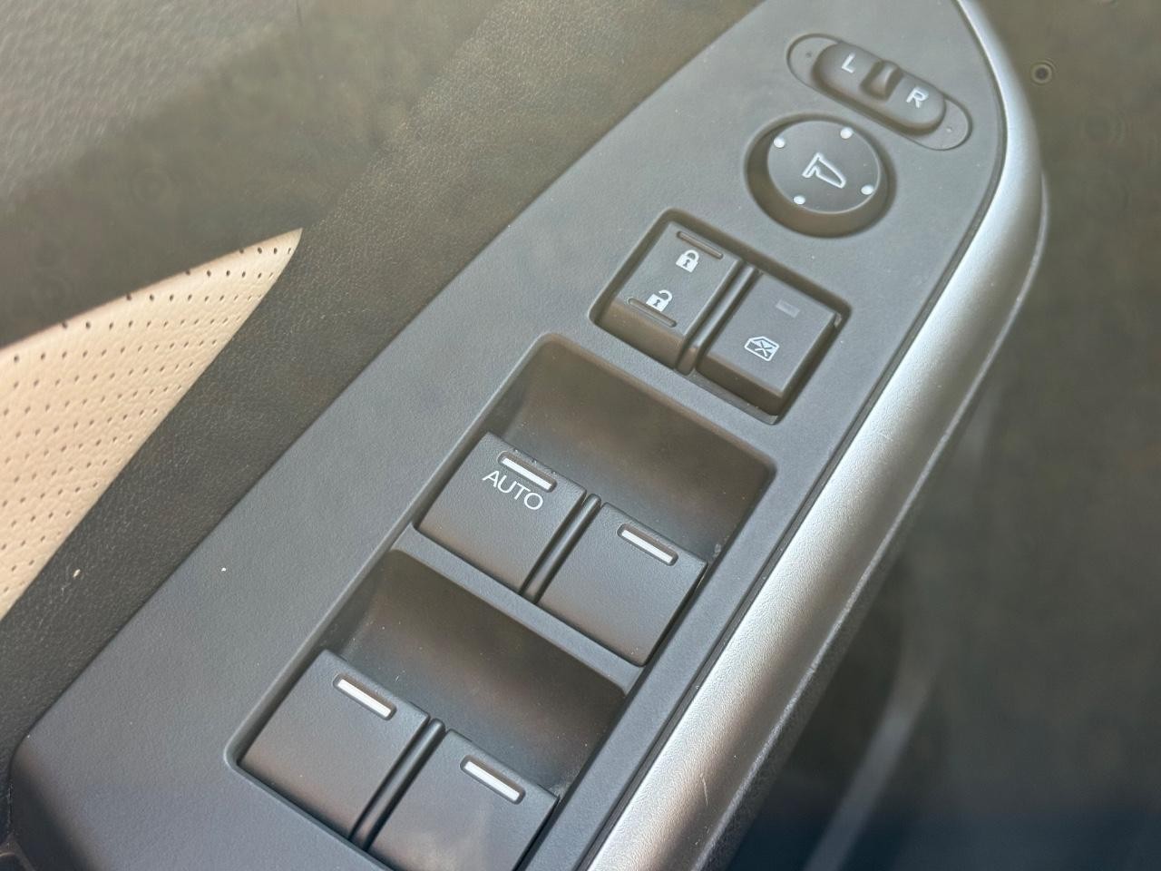 Honda CR-V Vehicle Image 20