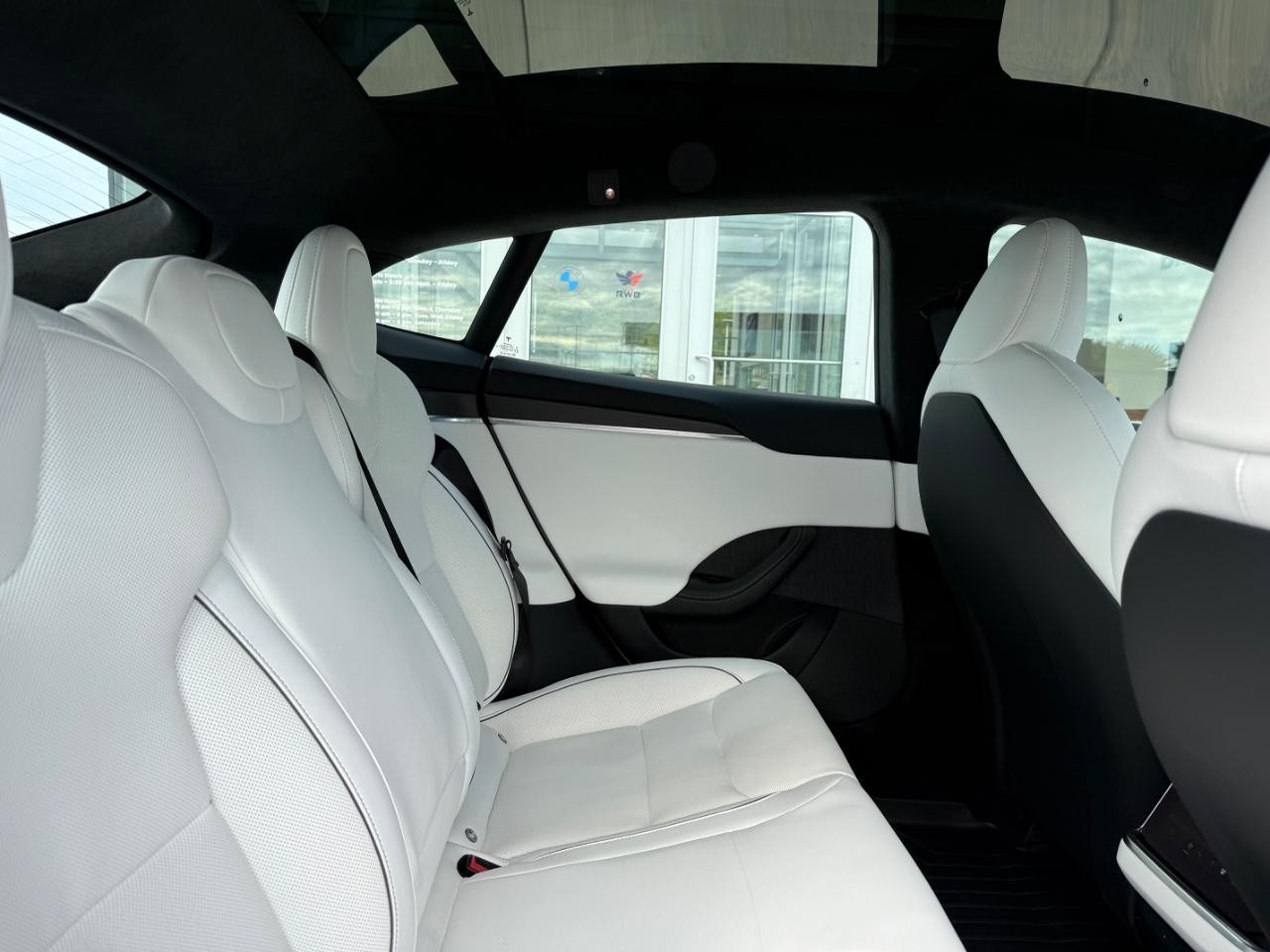 Tesla Model S Vehicle Image 10