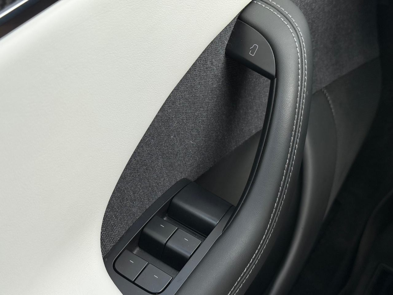 Tesla Model S Vehicle Image 20