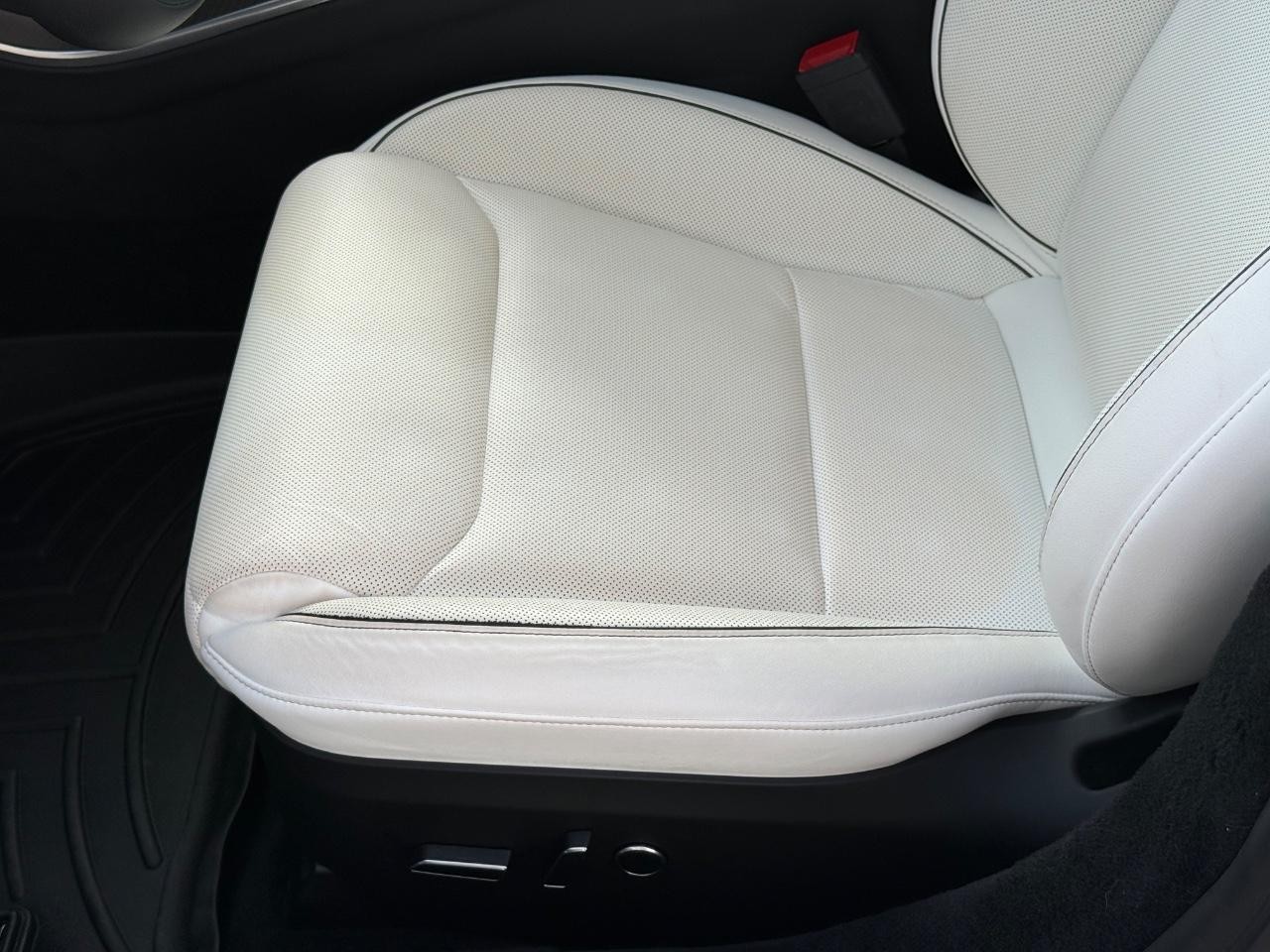 Tesla Model S Vehicle Image 21