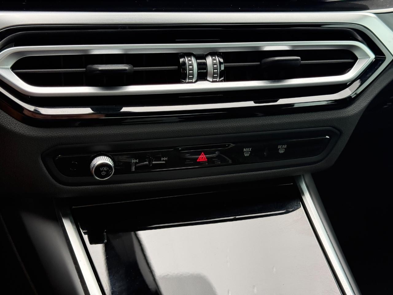 BMW 2 Series Vehicle Image 17
