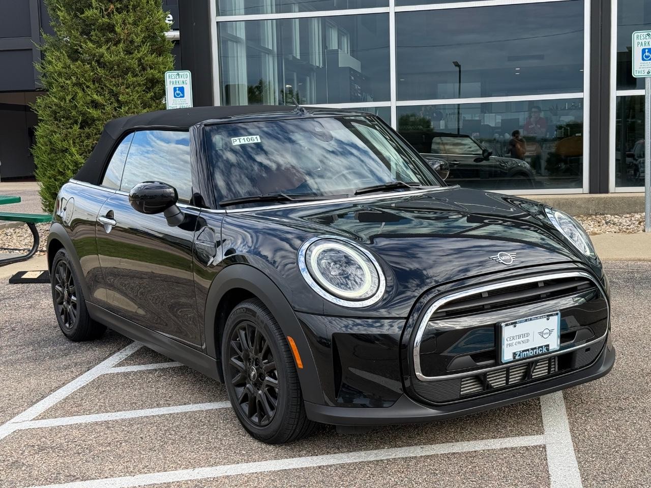 MINI Convertible Vehicle Image 09