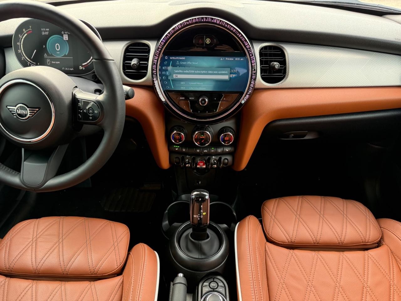 MINI Convertible Vehicle Image 11
